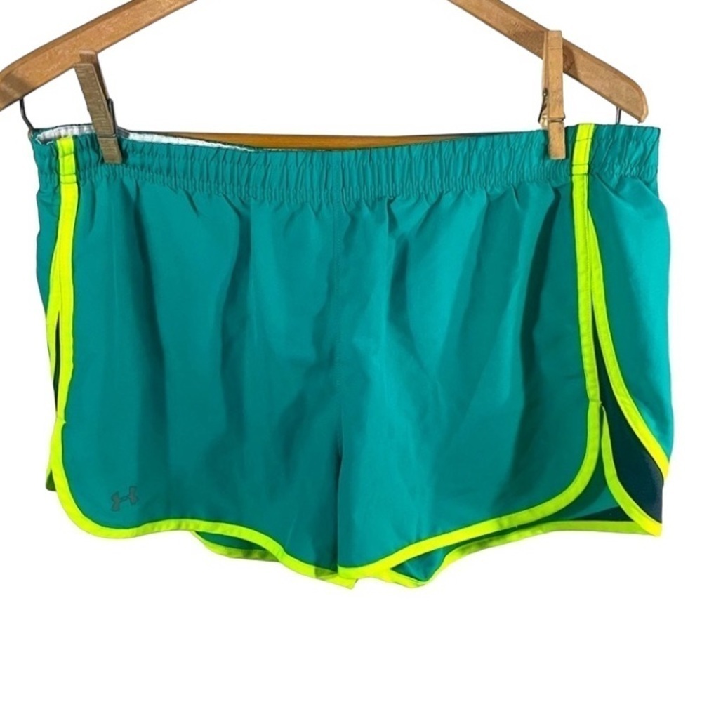 Women's Under Armour Running Shorts Size Medium Loose Athletic Heatgear Lined